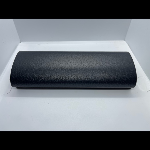 Burberry case - Picture 3 of 3